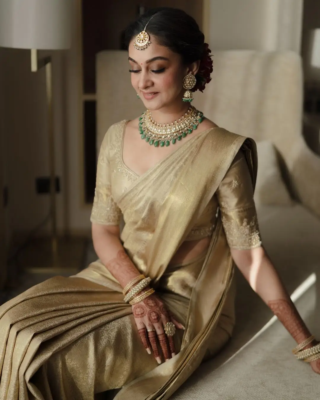 TAMIL GIRL AISHWARYA ARJUN WEARING TRADITIONAL YELLOW SAREE BLOUSE